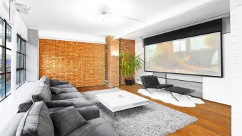 Riverside Luxury Warehouse Apartment Cinema Screen East London