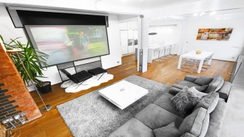 Luxury Apartment Hire - 120 Inch Screen Cinema Room - East London