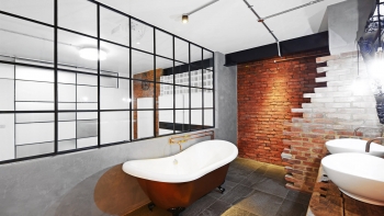 Warehouse Apartment - Luxury Modern Open Bath Bedroom - Location Hire