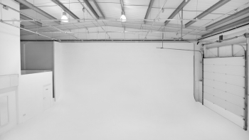 Large White Drive In Cove Studio Space with Ceiling Rig London