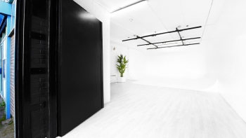 Drive In Access Infinity Cove - Photo Video Studio Hire London