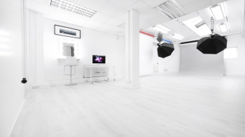 Luxury White Room Daylight Photo Studio Hire - Canary Wharf London